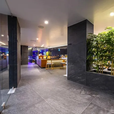 アヤックス ホテル 4*